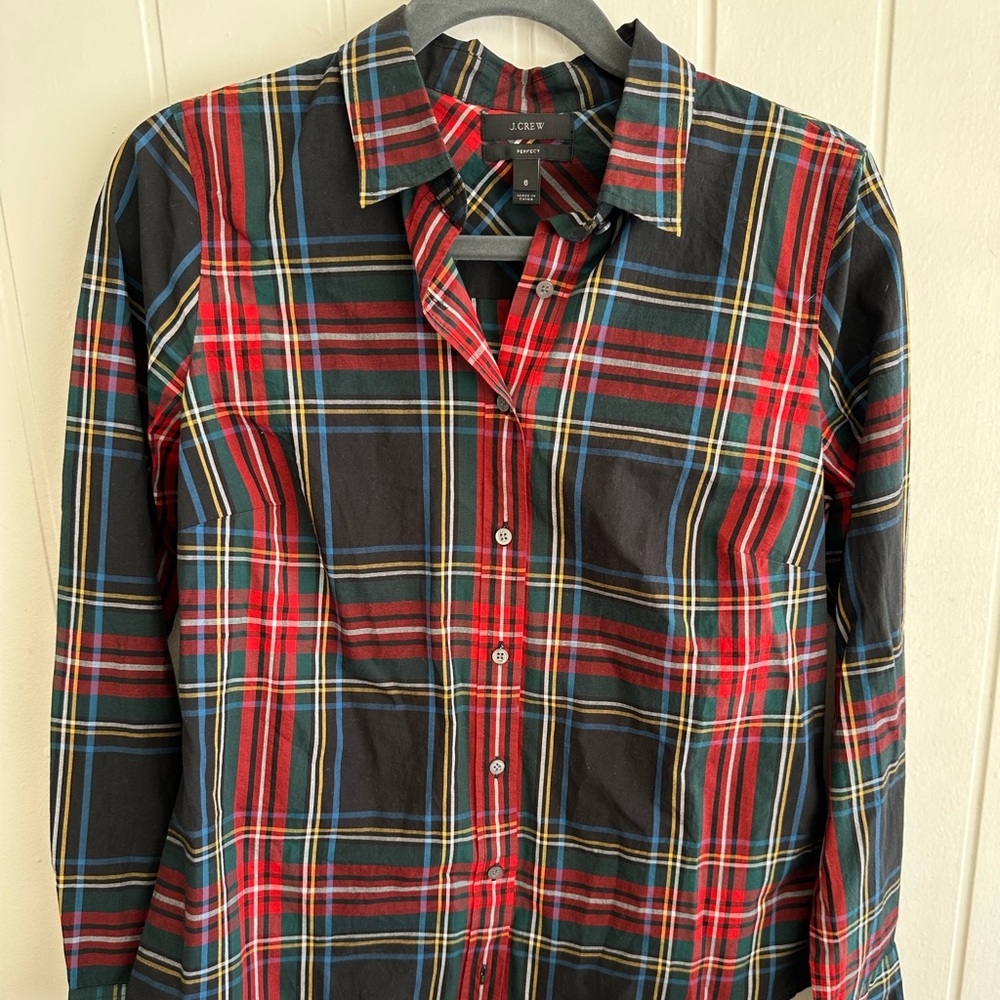JCrew Perfect Fit cotton button down. Black watch plaid. Size 6.